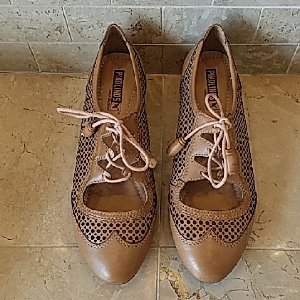 PIKOLINOS Tan Leather Lace-Up Flats